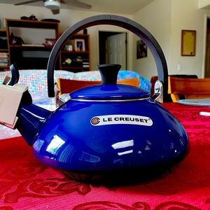 Le Creuset Zen Tea Kettle in Rare Indigo Blue- Brand New!
